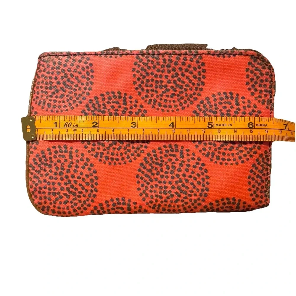 Fossil zipper pouch